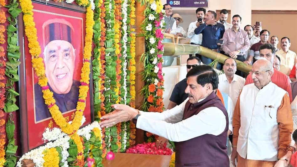 बाबूलाल जी गौर ने जनसेवा और जनहितैषी कार्यों से लोगों के दिलों में बनाई खास पहचान : CM डॉ. यादव बाबूलाल जी गौर ने जनसेवा और जनहितैषी कार्यों से लोगों के दिलों में बनाई खास पहचान : CM डॉ. यादव