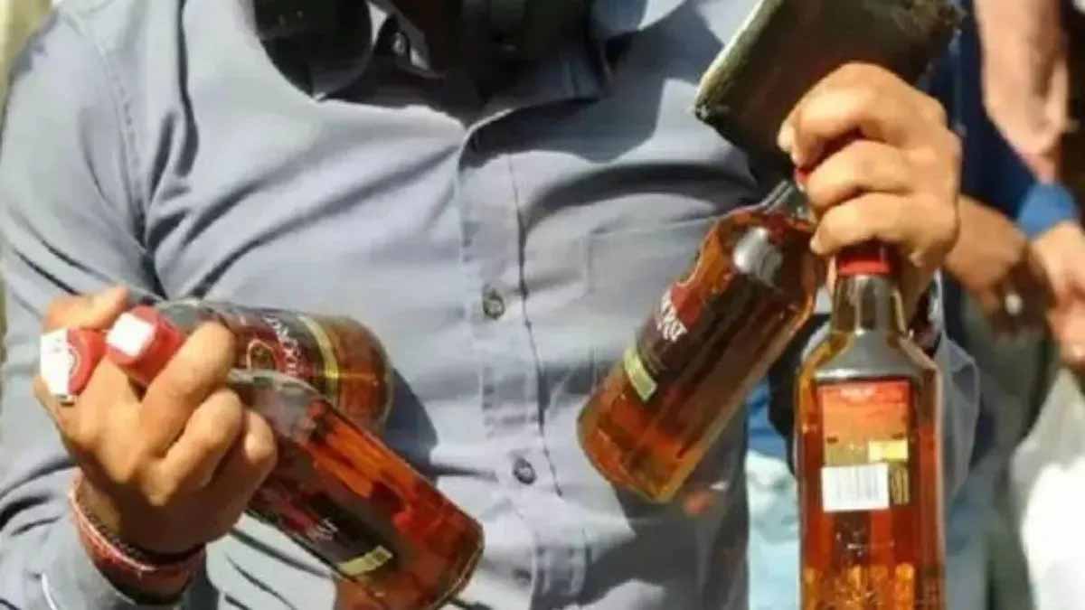 NFHS-6 रिपोर्ट: उत्तर प्रदेश में शराब और तंबाकू सेवन बढ़ा, गांवों में ज्यादा असर NFHS-6 रिपोर्ट: उत्तर प्रदेश में शराब और तंबाकू सेवन बढ़ा, गांवों में ज्यादा असर