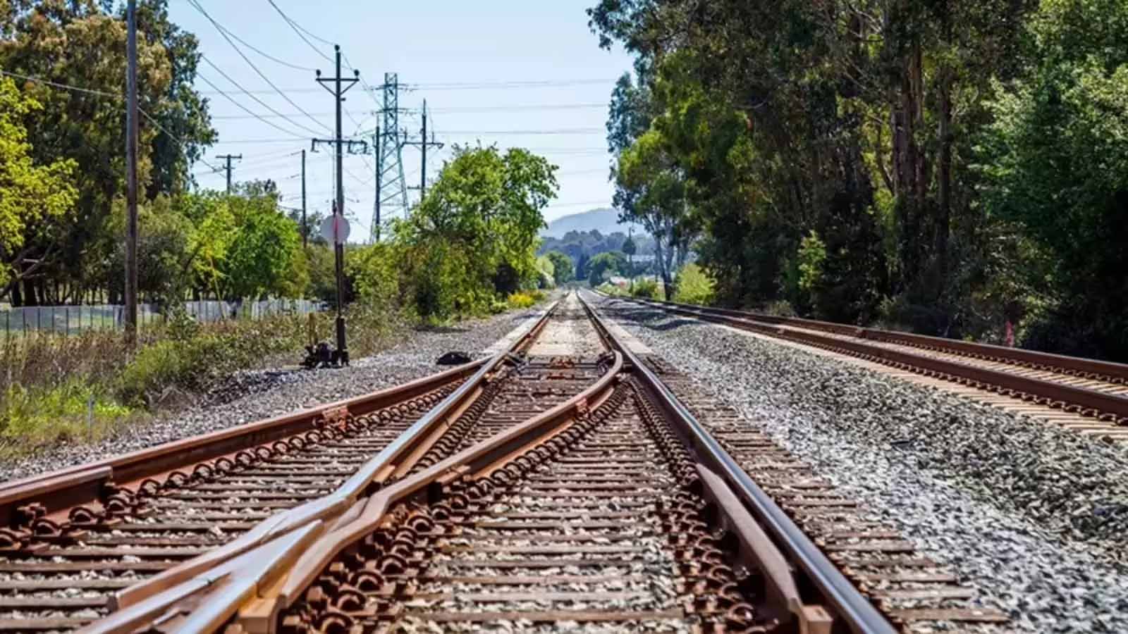गढ़वा–पलामू क्षेत्र को बड़ी सौगात, 261 किमी रेल परियोजना से विकास को मिलेगी रफ्तार गढ़वा–पलामू क्षेत्र को बड़ी सौगात, 261 किमी रेल परियोजना से विकास को मिलेगी रफ्तार