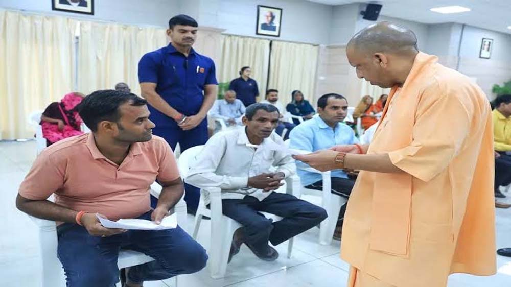 अतिक्रमण पर सख्त हुए सीएम योगी, जनता दर्शन में त्वरित कार्रवाई के आदेश अतिक्रमण पर सख्त हुए सीएम योगी, जनता दर्शन में त्वरित कार्रवाई के आदेश