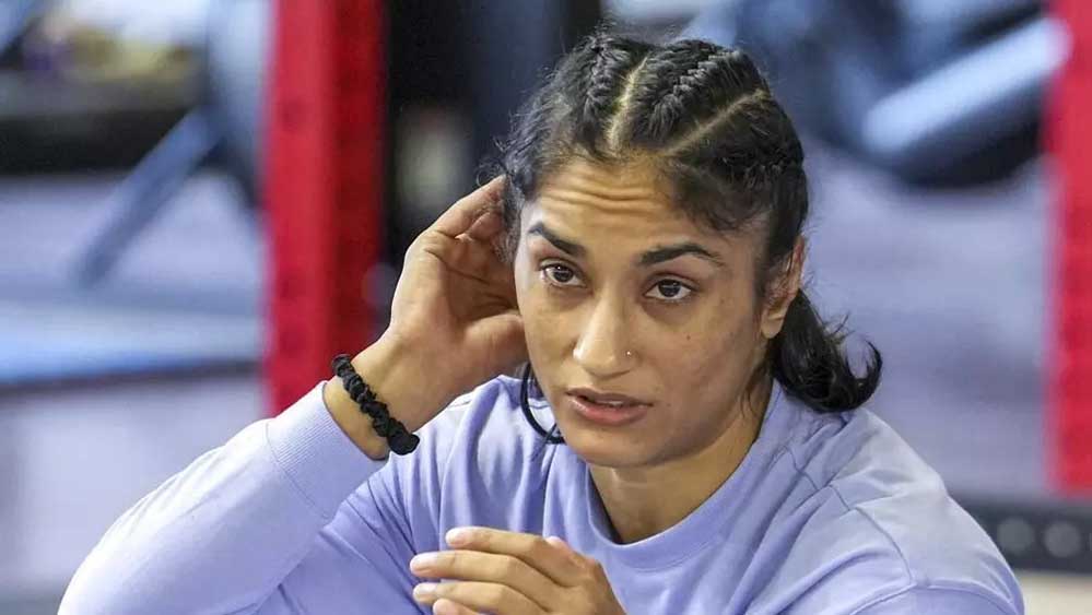 ट्रायल्स से बाहर होने के बावजूद WFI की जिद पर सुप्रीम कोर्ट सख्त, विनेश फोगाट केस में अहम टिप्पणी ट्रायल्स से बाहर होने के बावजूद WFI की जिद पर सुप्रीम कोर्ट सख्त, विनेश फोगाट केस में अहम टिप्पणी