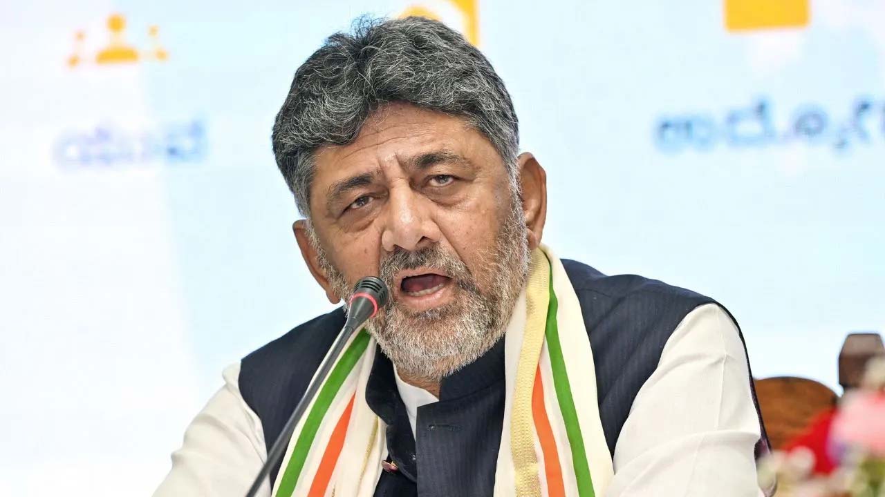 डीके शिवकुमार का सख्त आदेश, कर्नाटक में योजनाओं पर फर्जीवाड़ा रोकने के लिए नए नियम डीके शिवकुमार का सख्त आदेश, कर्नाटक में योजनाओं पर फर्जीवाड़ा रोकने के लिए नए नियम