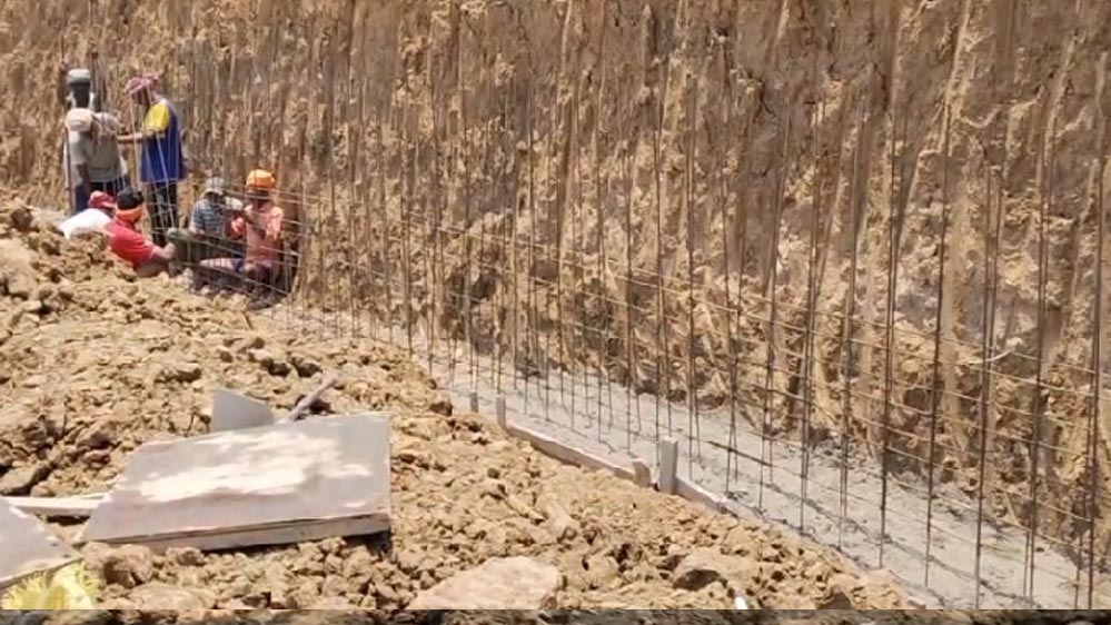 नई पहचान पाएगा ऐतिहासिक पंडरीतराई तालाब, 3 फीट से 8 फीट तक किया जा रहा गहरीकरण नई पहचान पाएगा ऐतिहासिक पंडरीतराई तालाब, 3 फीट से 8 फीट तक किया जा रहा गहरीकरण