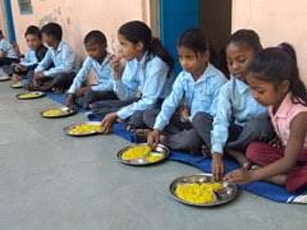 बेसिक स्कूल रसोइयों के लिए बड़ा फैसला, सेवा शर्तों और छुट्टियों का मिलेगा लाभ