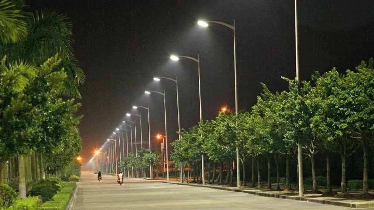 पीडब्ल्यूडी की 1 लाख स्ट्रीट लाइट्स बदलेंगी, खराब लाइट 48 घंटे में ठीक करना होगा अनिवार्य
