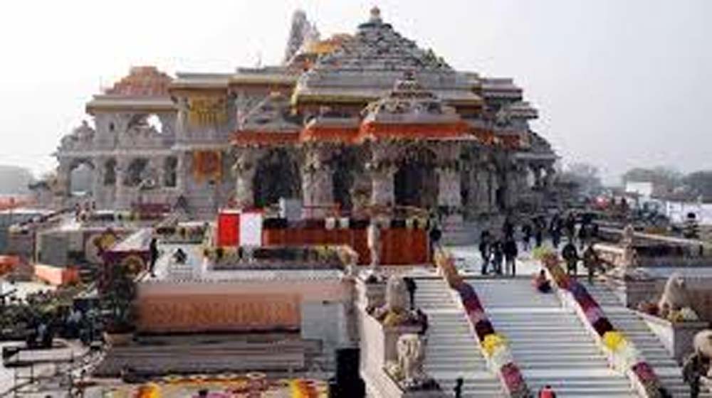 रामलला को चढ़ाया गया रत्नजड़ित हार बना रहस्य, पुजारियों के बयान से बढ़ी पेचीदगी रामलला को चढ़ाया गया रत्नजड़ित हार बना रहस्य, पुजारियों के बयान से बढ़ी पेचीदगी