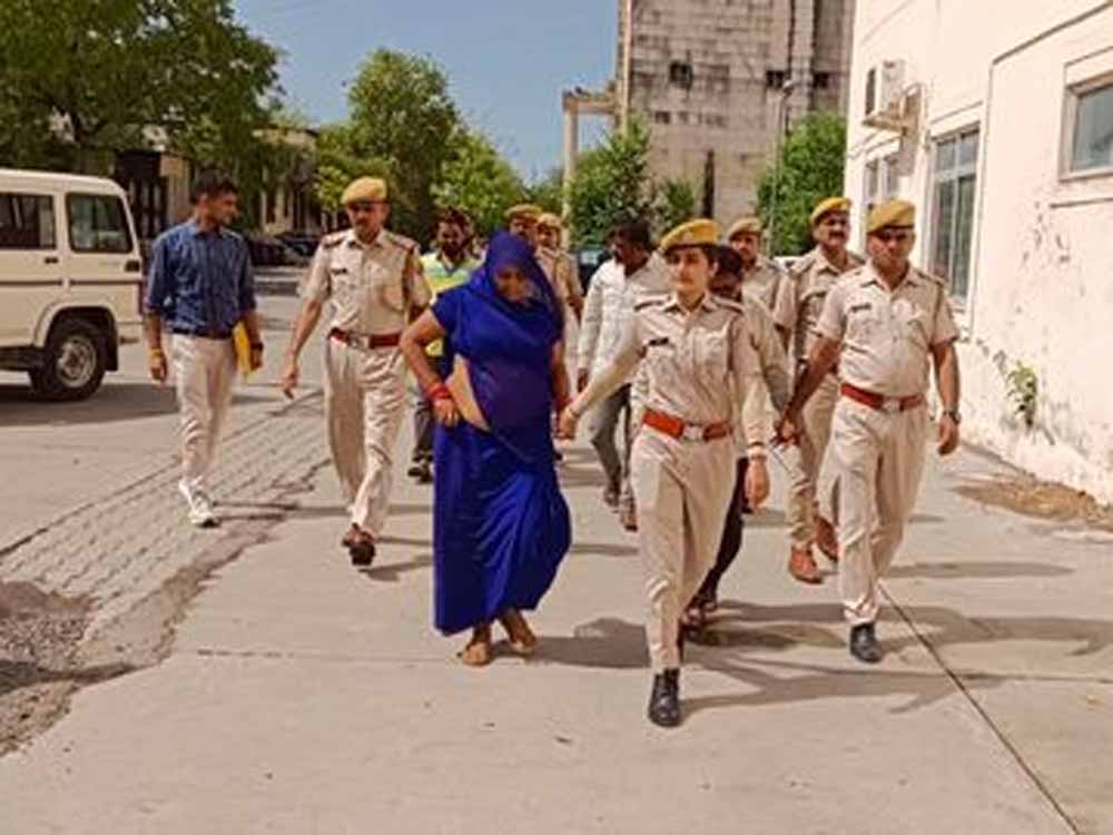 नौकरी के नाम पर जाल: झालावाड़ से मुंबई तक फैला सेक्स रैकेट नेटवर्क नौकरी के नाम पर जाल: झालावाड़ से मुंबई तक फैला सेक्स रैकेट नेटवर्क