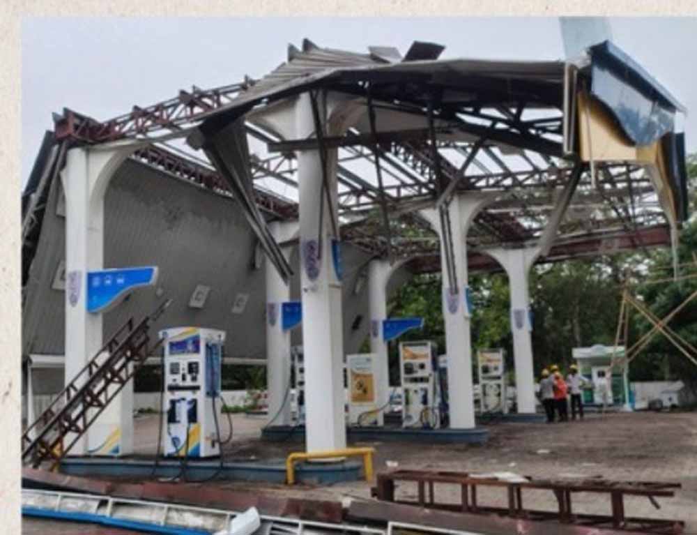 100 किमी/घंटा की हवाओं ने मचाई तबाही, बरेली में बिजली-पानी सप्लाई ठप