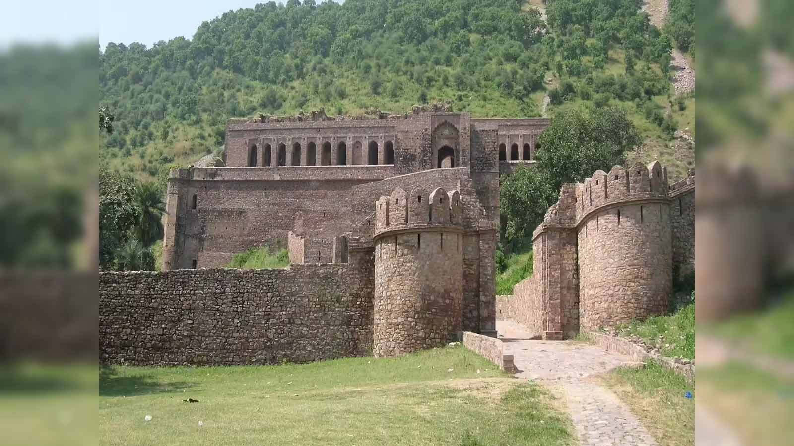 भानगढ़ किला का श्राप और इतिहास: जानें तांत्रिक और संत बालू नाथ की कथाएं
