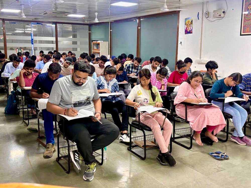 UPSC में सफल आदिवासी विद्यार्थियों से मिले CM साय, ट्राइबल यूथ हॉस्टल के छात्रों को दी बधाई UPSC में सफल आदिवासी विद्यार्थियों से मिले CM साय, ट्राइबल यूथ हॉस्टल के छात्रों को दी बधाई