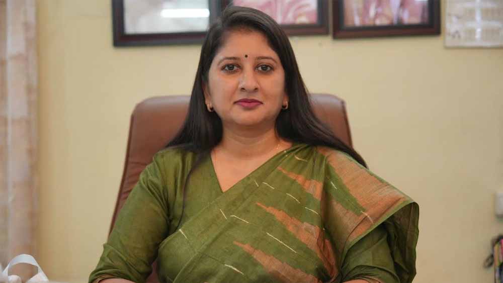 वर्णिका शर्मा ने एम्स रायपुर पहुंचकर जाना बालिका का हाल, उपचार प्रक्रिया हुई शुरू
