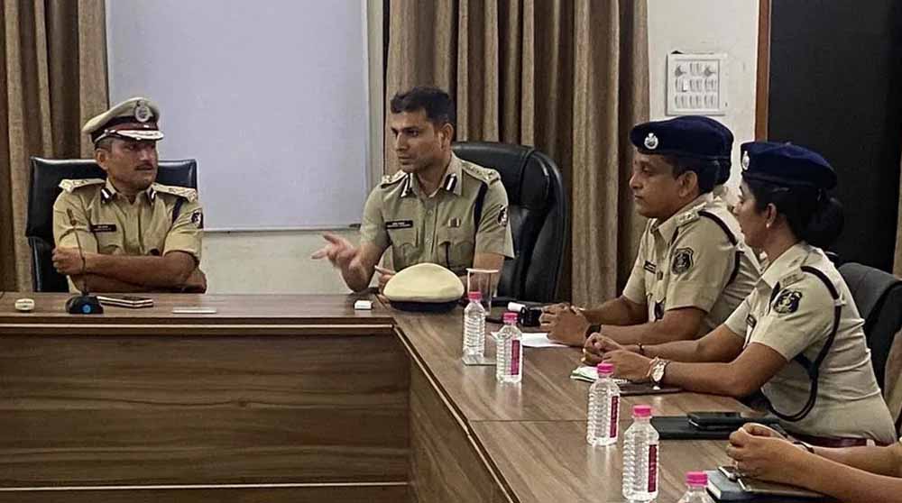 बस्तर रेंज को मिला नया IG, IPS बद्रीनारायण मीणा संभालेंगे कमान बस्तर रेंज को मिला नया IG, IPS बद्रीनारायण मीणा संभालेंगे कमान