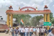 52 गांवों की समस्याओं को लेकर आदिवासियों और कांग्रेस का प्रदर्शन, कलेक्ट्रेट पहुंचे सैकड़ों लोग
