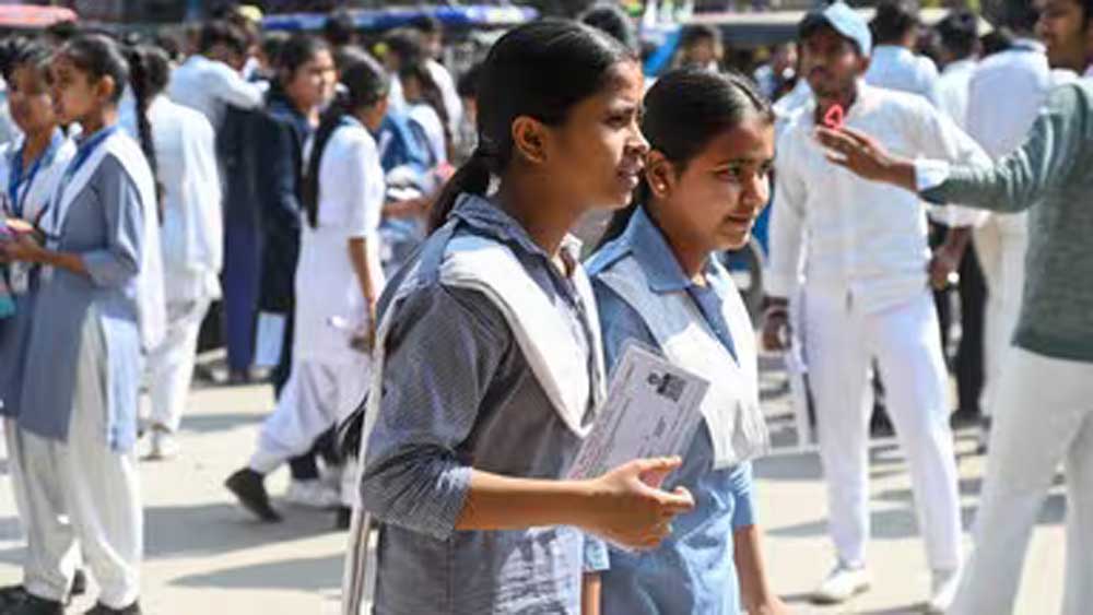 हायर सेकंडरी द्वितीय परीक्षा में बेटियों ने मारी बाजी
