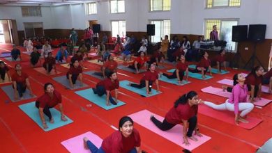 अंतर्राष्ट्रीय योग दिवस पर पुलिस परिवार ने किया सामूहिक योगाभ्यास