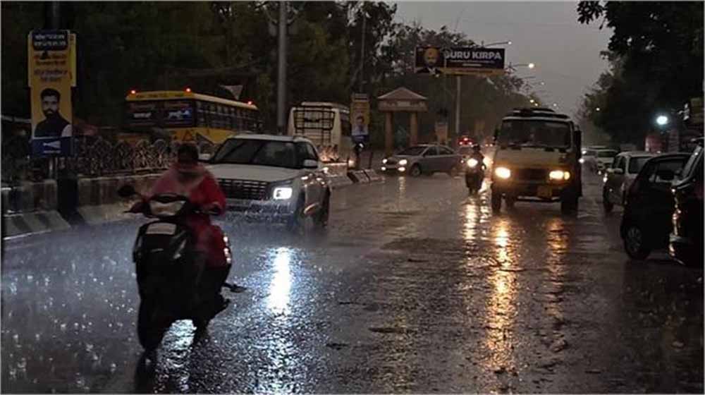 मौसम ने ली करवट, आंधी, बारिश और ओलों ने गर्मी का तोड़ा कहर