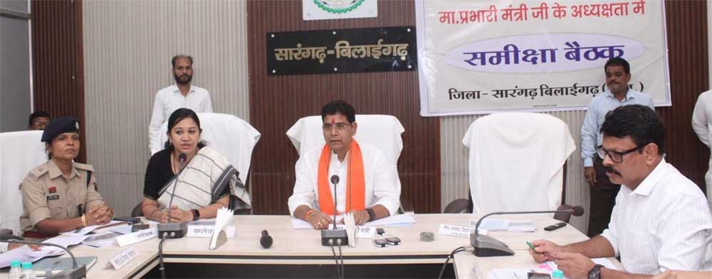 मंत्री वर्मा ने की विकास कार्यों की समीक्षा