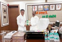 महिला स्व-सहायता समूहों की अनूठी पहल, डिप्टी सीएम अरुण साव को भेंट किया गया विशेष चावल