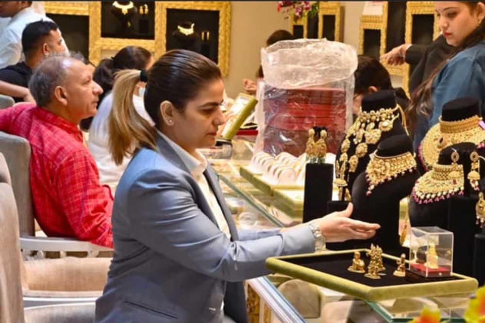 Gold Price Today: सोने-चांदी में जबरदस्त उछाल, 24 कैरेट गोल्ड 1.50 लाख के पार पहुंचा Gold Price Today: सोने-चांदी में जबरदस्त उछाल, 24 कैरेट गोल्ड 1.50 लाख के पार पहुंचा