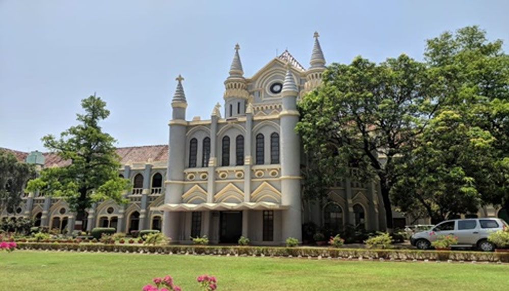 पेट्रोल-डीजल बचाने की पहल, MP हाईकोर्ट ने कार-पूलिंग और वर्चुअल सुनवाई को बढ़ावा देने के दिए निर्देश पेट्रोल-डीजल बचाने की पहल, MP हाईकोर्ट ने कार-पूलिंग और वर्चुअल सुनवाई को बढ़ावा देने के दिए निर्देश