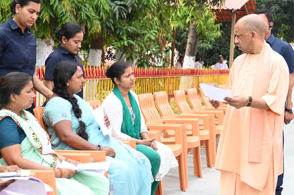 जनता दर्शन में भूमि संबंधी शिकायतों पर मुख्यमंत्री ने डीएम को दिए निर्देश