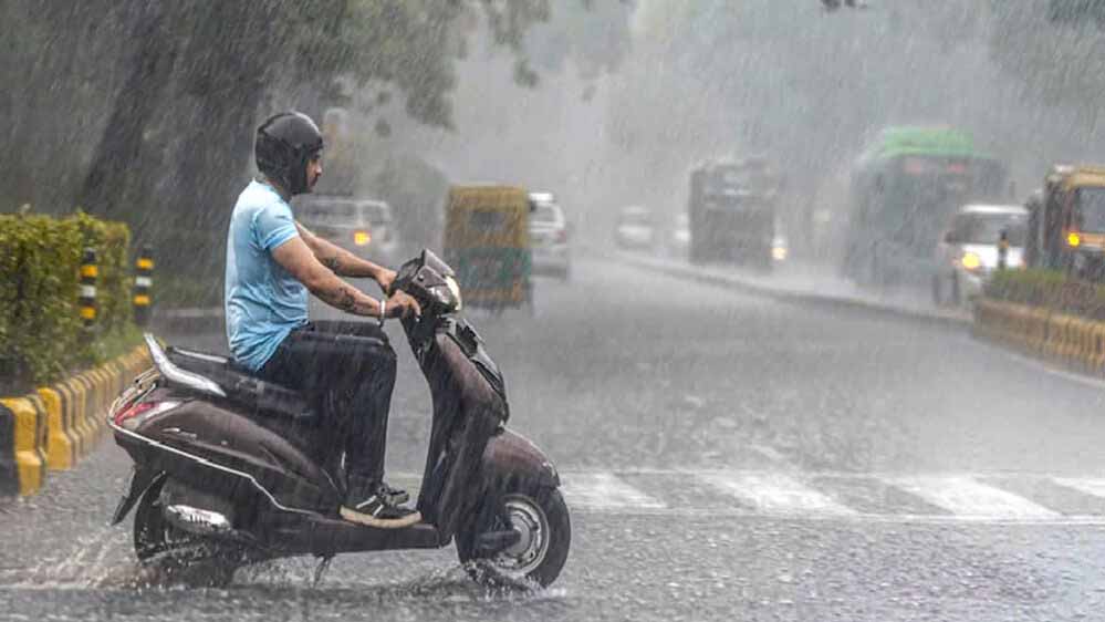 रायगढ़ में देर रात बरसे बादल, तेज हवाओं और बारिश के साथ मौसम विभाग की चेतावनी रायगढ़ में देर रात बरसे बादल, तेज हवाओं और बारिश के साथ मौसम विभाग की चेतावनी