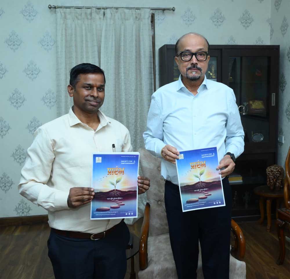 राज्यपाल रमेन डेका ने “प्रारंभ” पत्रिका के विशेषांक का किया विमोचन राज्यपाल रमेन डेका ने “प्रारंभ” पत्रिका के विशेषांक का किया विमोचन