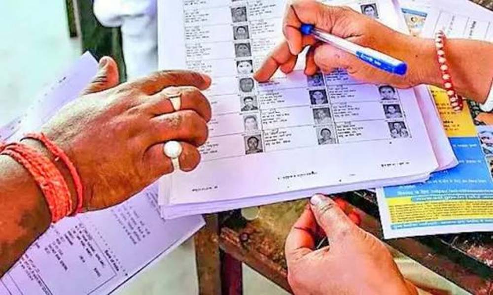 निर्वाचन कार्य में ढिलाई पर अधिकारियों पर सख्ती, वेतन रोकने के निर्देश