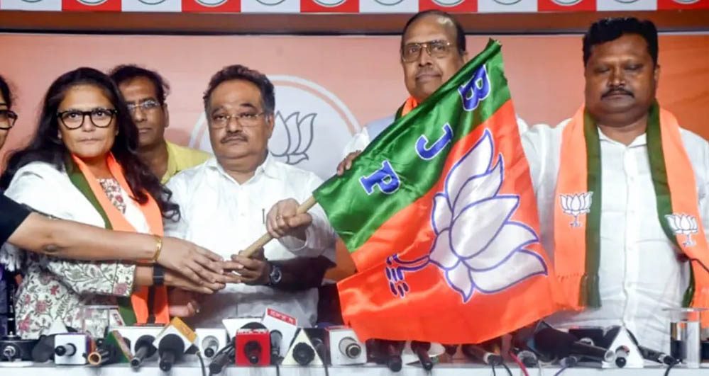 ममता बनर्जी को राज्यसभा में बड़ा झटका? उपचुनाव के बाद तीनों सांसद रहेंगे बरकरार, बदलेगा सिर्फ दल