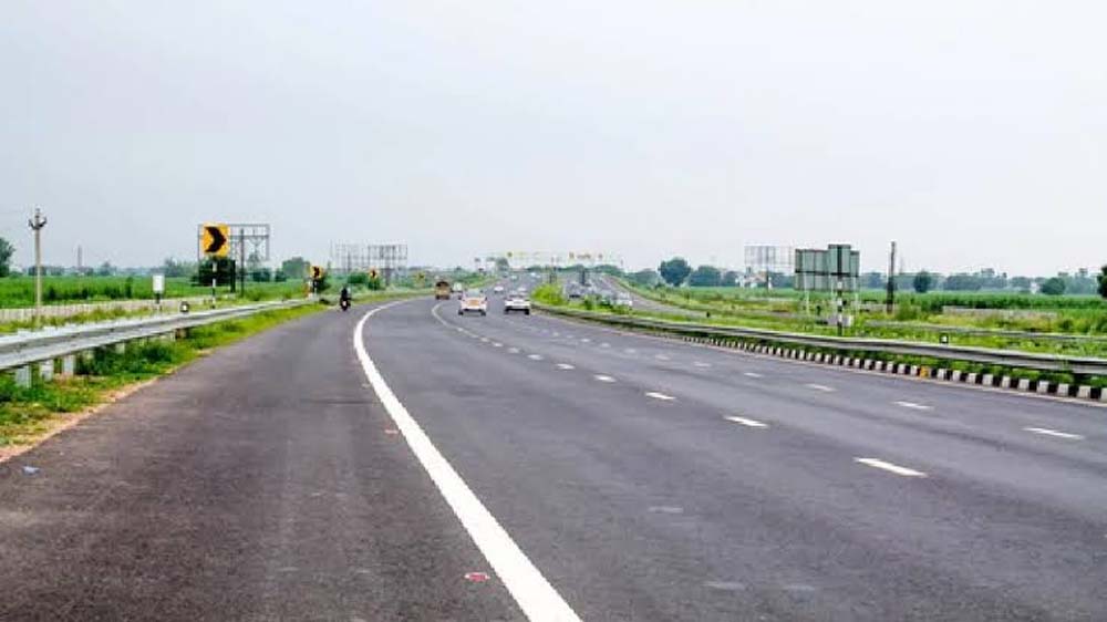 लखनऊ-कानपुर एक्सप्रेसवे पर मिलीं कई खामियां, रॉन्ग साइड वाहनों से बढ़ा खतरा