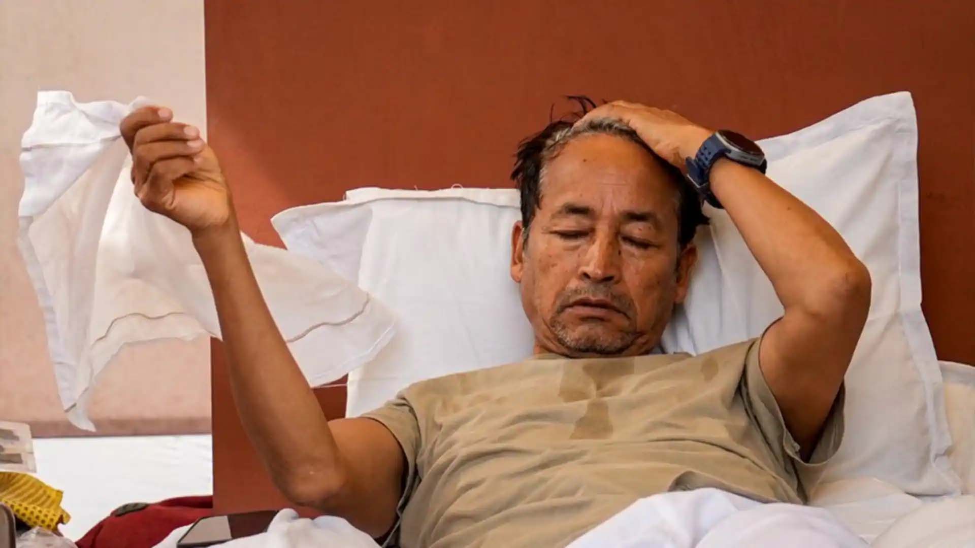 बिगड़ी तबीयत पर हाईकोर्ट सख्त, डॉक्टरों की निगरानी में रहेंगे सोनम वांगचुक