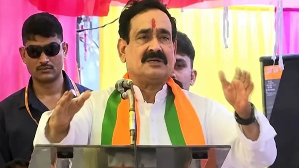 Datia Bypoll: भरी सभा में रो पड़े नरोत्तम मिश्रा, कहा- हर गांव जाकर भाई आशुतोष के लिए मांगूंगा वोट