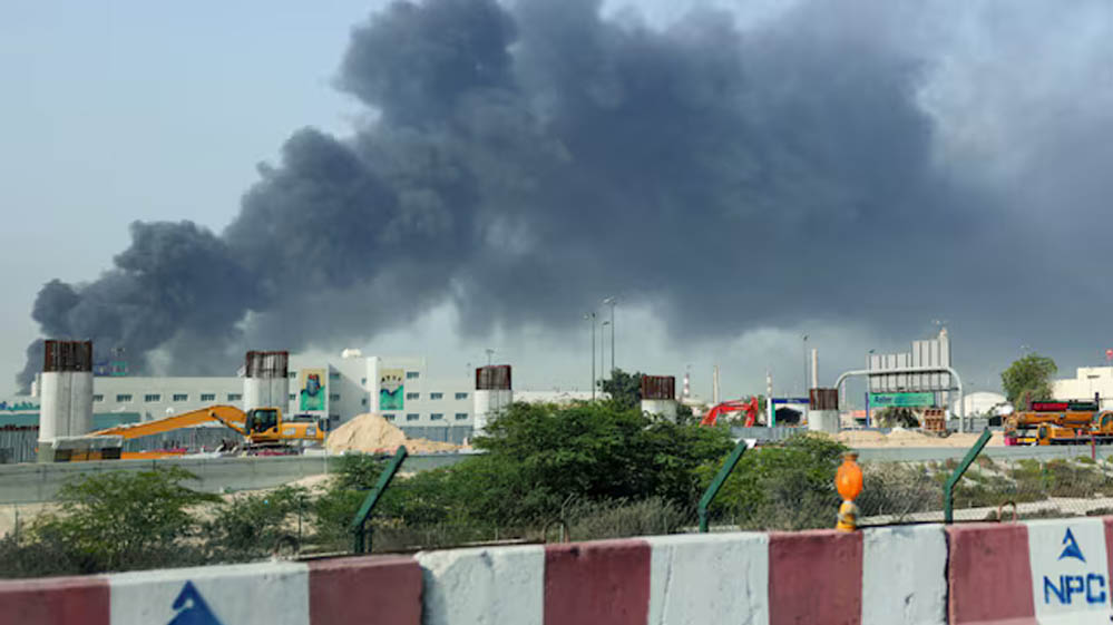 Iran Explosion: बंदर अब्बास और केश्म में धमाकों से मचा हड़कंप, तेल-गैस के दाम चढ़े, बाजार पर असर