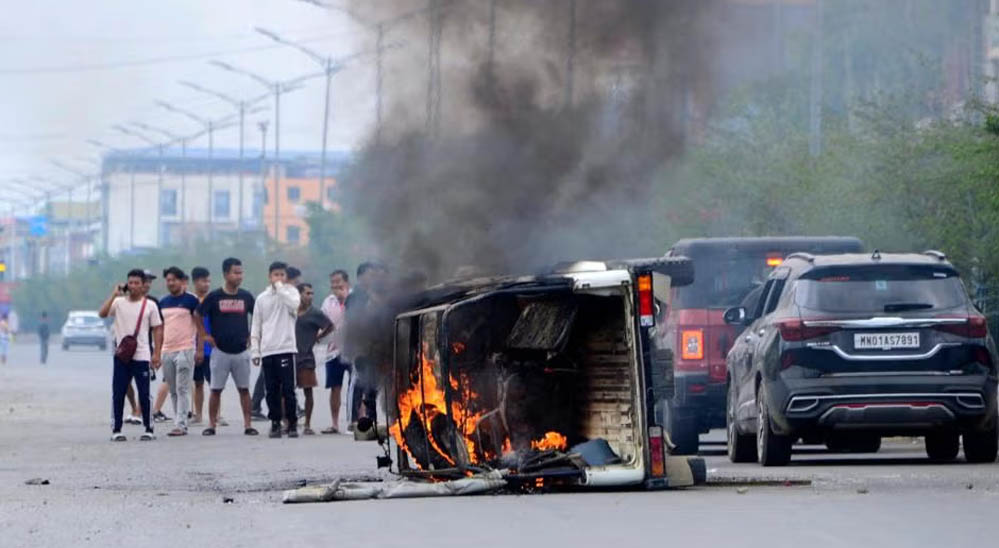 मणिपुर में हालात फिर तनावपूर्ण, 85 FIR दर्ज, 24 की मौत; 5 नए हिंसा प्रभावित क्षेत्रों ने बढ़ाई चिंता मणिपुर में हालात फिर तनावपूर्ण, 85 FIR दर्ज, 24 की मौत; 5 नए हिंसा प्रभावित क्षेत्रों ने बढ़ाई चिंता