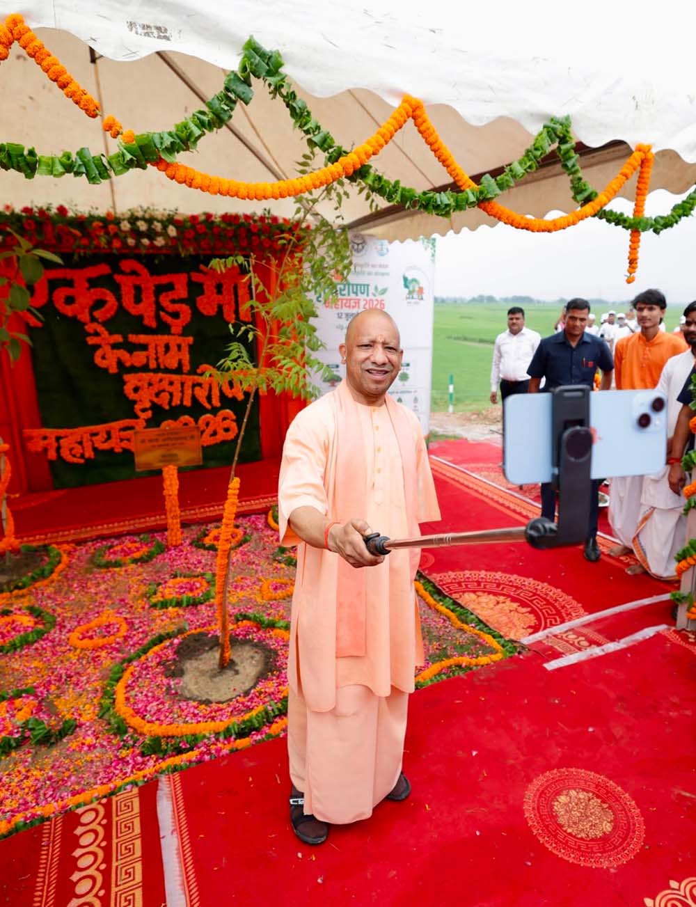 योगी सरकार के पौधरोपण अभियान में स्कूल-कॉलेज बने हरियाली के केंद्र