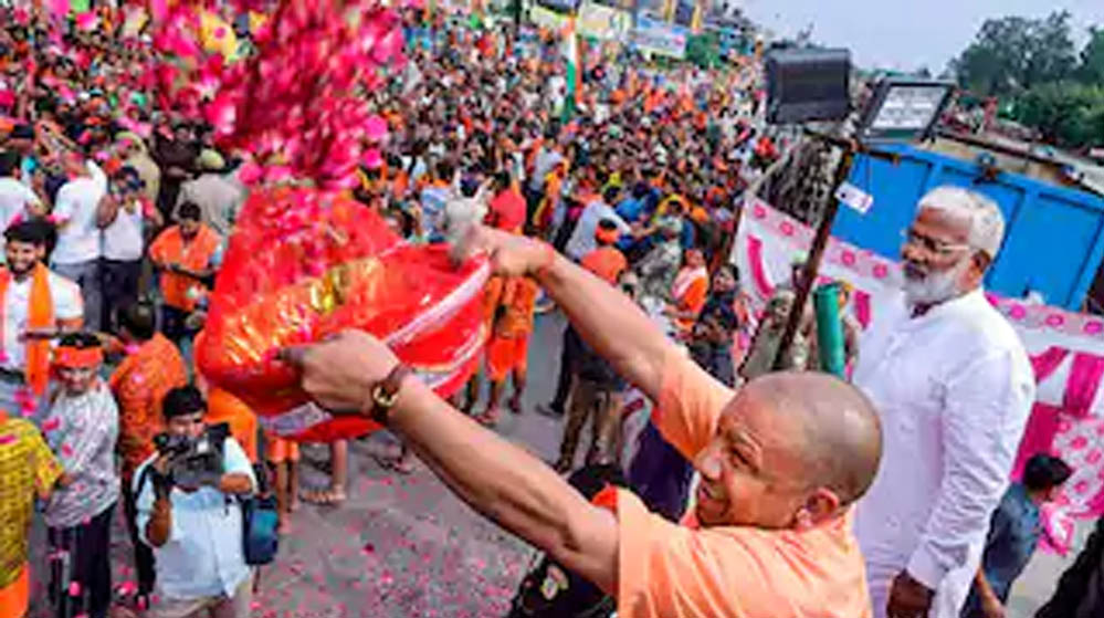 कांवड़ यात्रा की तैयारियों पर CM योगी सख्त, गड्ढामुक्त सड़कें, झाड़ियों की सफाई और रूट व्यवस्था के दिए निर्देश