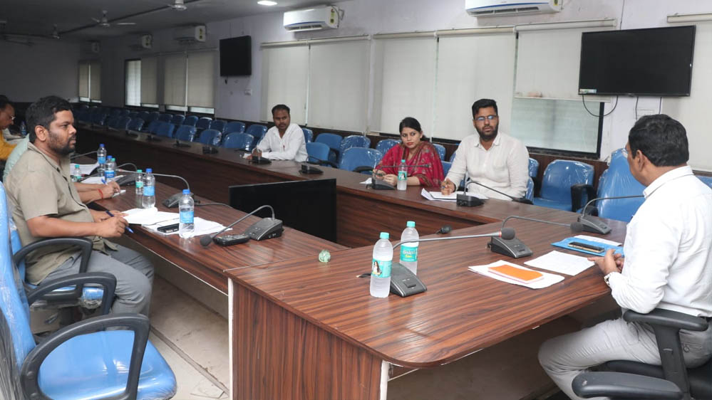 नगरीय निकायों में स्वच्छता पर विशेष ध्यान दें, कचरा फैलाने वालों पर लगायें जुर्माना - कलेक्टर नगरीय निकायों में स्वच्छता पर विशेष ध्यान दें, कचरा फैलाने वालों पर लगायें जुर्माना - कलेक्टर