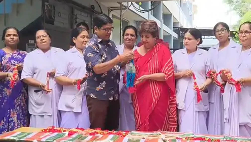 रक्षाबंधन पर उज्जैन की अनोखी पहल, 21वीं बार सैनिकों के लिए राखी लेकर राजौरी-कारगिल जाएंगी संगिनी ग्रुप की महिलाएं रक्षाबंधन पर उज्जैन की अनोखी पहल, 21वीं बार सैनिकों के लिए राखी लेकर राजौरी-कारगिल जाएंगी संगिनी ग्रुप की महिलाएं
