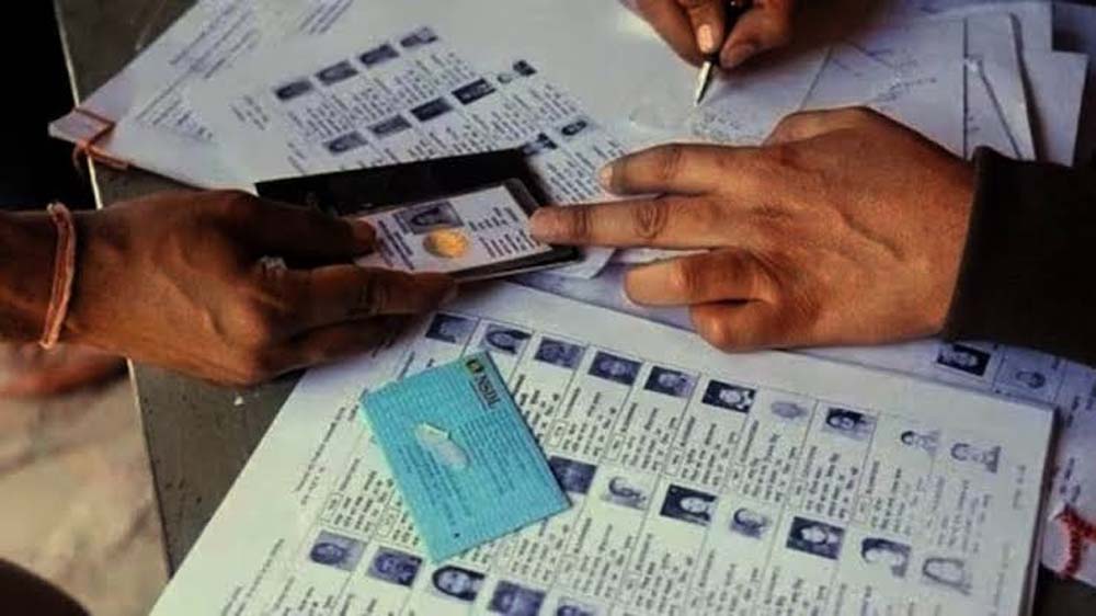 बीएलओ घर-घर पहुंचेंगे, कैंप लगाकर एसआइआर सत्यापन पर निर्वाचन आयोग की रोक