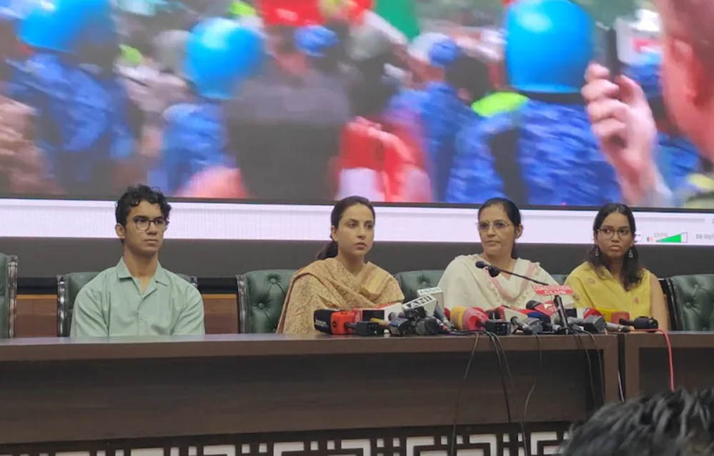 CJP Protest: घायल पुलिसकर्मियों के परिवारों की आपबीती, बेटी बोली—'पापा घर आए तो यूनिफॉर्म खून से सनी थी' CJP Protest: घायल पुलिसकर्मियों के परिवारों की आपबीती, बेटी बोली—'पापा घर आए तो यूनिफॉर्म खून से सनी थी'