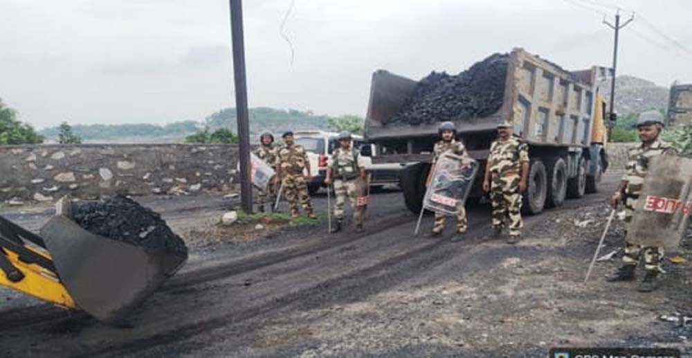 कोयला चोरी पर शिकंजा, सीआईएसएफ ने चार दिनों में की बड़ी कार्रवाई कोयला चोरी पर शिकंजा, सीआईएसएफ ने चार दिनों में की बड़ी कार्रवाई