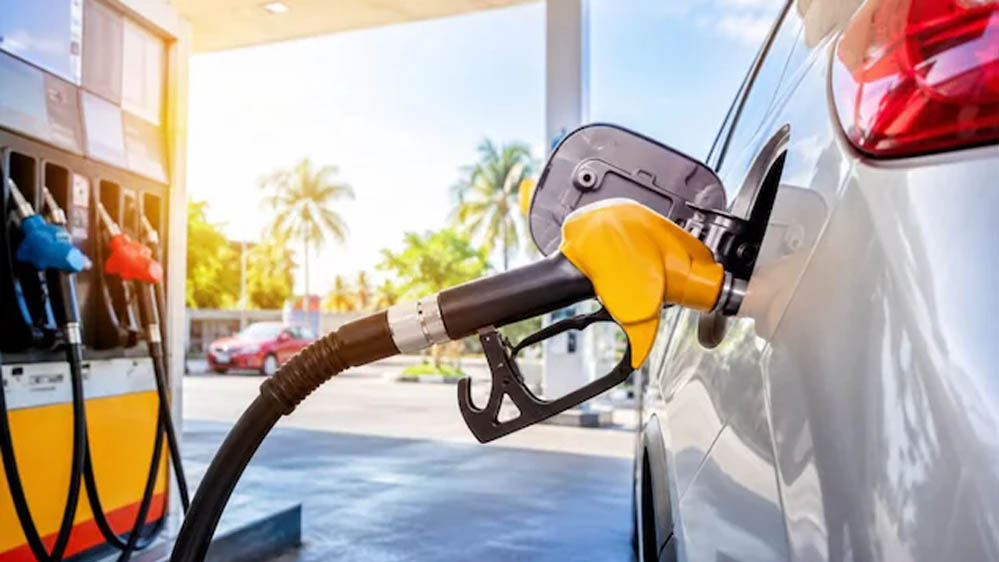 Regular, Premium या Racing Fuel? ₹82 से ₹170 तक बिक रहे 5 तरह के पेट्रोल का फर्क समझिए