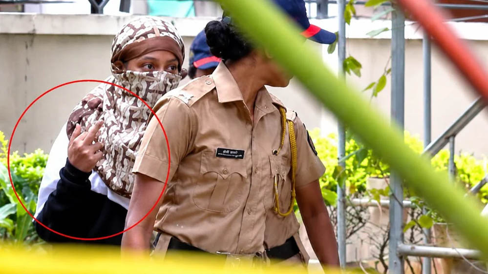 Ketan Agrawal Murder Case: सिया गोयल के कथित इशारे का VIDEO वायरल, पुलिस सुरक्षा के बीच बढ़ी चर्चा Ketan Agrawal Murder Case: सिया गोयल के कथित इशारे का VIDEO वायरल, पुलिस सुरक्षा के बीच बढ़ी चर्चा