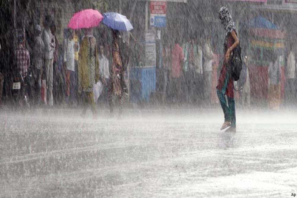 मेरठ-आगरा मंडल में बारिश से बदला मौसम, दो दिन उमस के बाद फिर बरसेंगे बादल