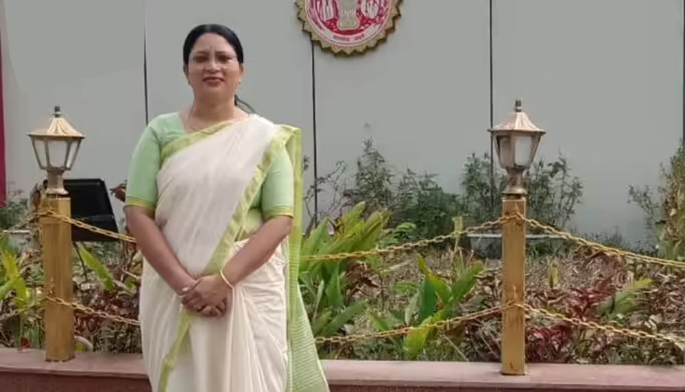 आदिवासी अंचल से निकली सफलता की मिसाल, उमरिया की प्रियंका सिंह मसराम बनीं MPPSC से हिंदी असिस्टेंट प्रोफेसर आदिवासी अंचल से निकली सफलता की मिसाल, उमरिया की प्रियंका सिंह मसराम बनीं MPPSC से हिंदी असिस्टेंट प्रोफेसर