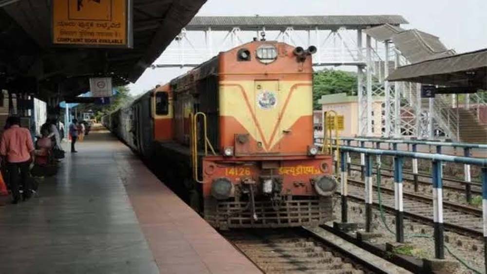 सावन में कांवड़ियों की भीड़, रेलवे ने बढ़ाई ट्रेन सुविधाएं और सुरक्षा