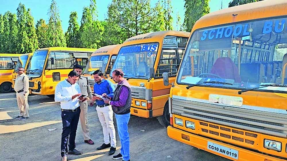 स्कूली बच्चों की सुरक्षा पर सवाल! बिलासपुर में 36 स्कूल बसें फिटनेस जांच में फेल स्कूली बच्चों की सुरक्षा पर सवाल! बिलासपुर में 36 स्कूल बसें फिटनेस जांच में फेल