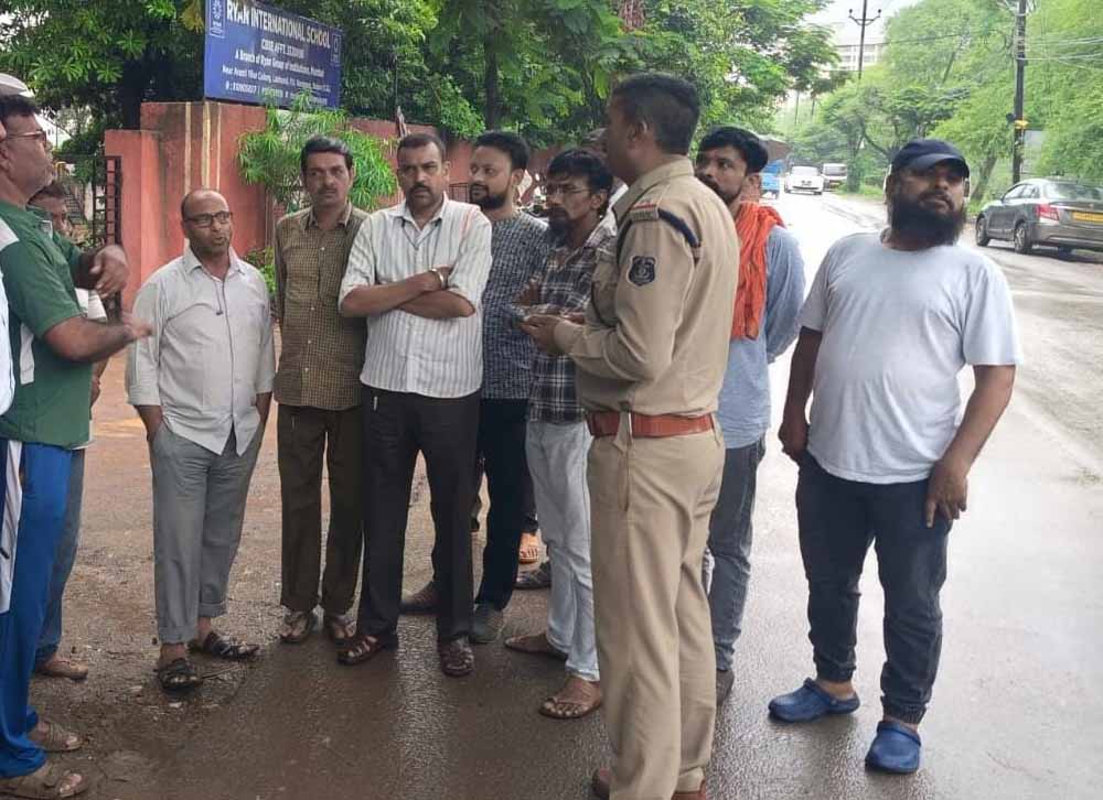 स्कूल बसों पर सख्ती, रायपुर में 200 बसों और उनके ड्राइवरों की पुलिस जांच शुरू