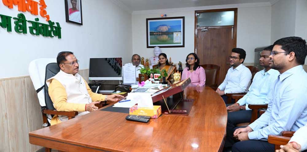 मुख्यमंत्री विष्णु देव साय से छत्तीसगढ़ से अखिल भारतीय सेवाओं में चयनित अभ्यर्थियों ने की सौजन्य मुलाकात