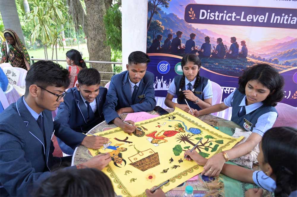 पहली बार मेधावी विद्यार्थियों के लिए खुले कोरिया कलेक्टर निवास के द्वार पहली बार मेधावी विद्यार्थियों के लिए खुले कोरिया कलेक्टर निवास के द्वार